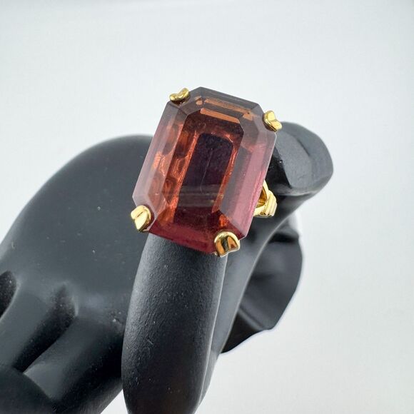 Signed Avon Emerald Cut Red Glass Cocktail Ring Gold Tone Vintage Statement - Picture 1 of 10